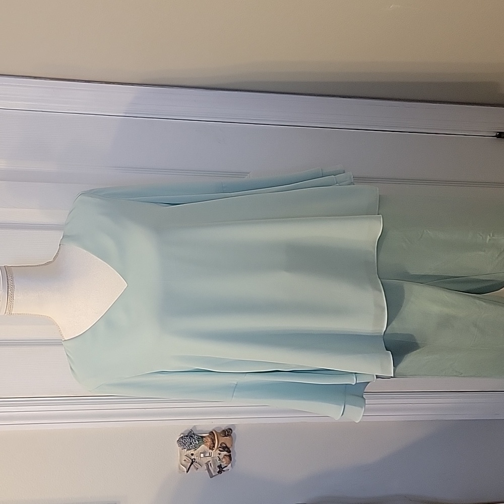 Alfani set Airy Belle sleeve top w Capri pants Pants w tag both never worn.
